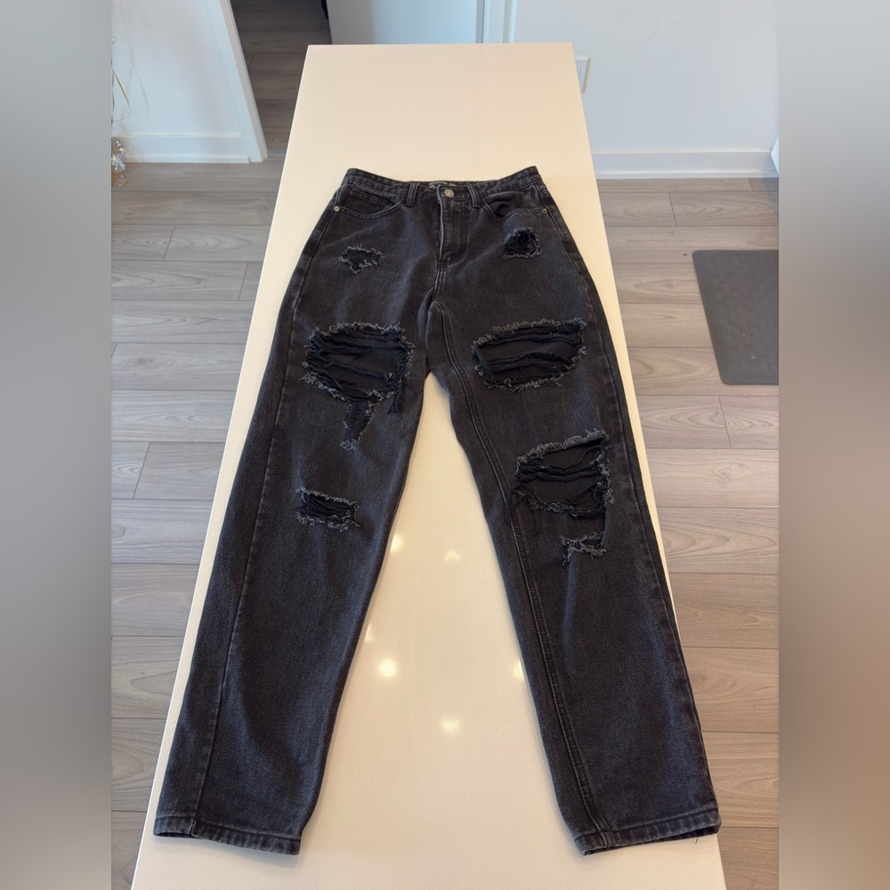 PrettyLittleThing Black Distressed Boyfriend Jeans